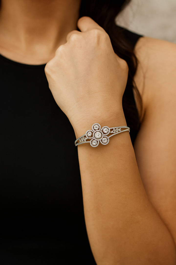 Sparkling Floral Diamond Openable Bracelet