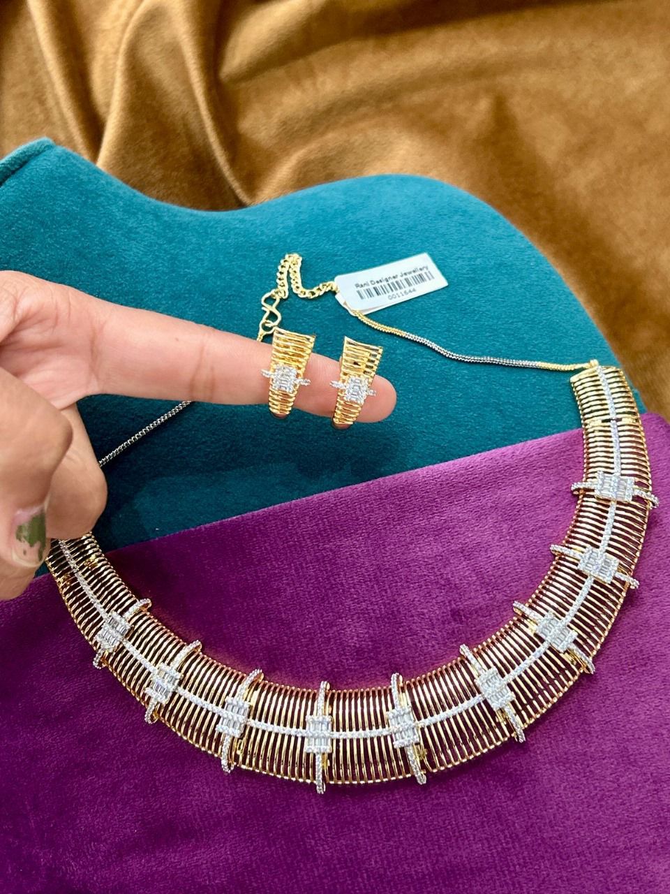 Contemporary Gold Wire Choker Necklace Set – With Baguette Diamond Detailing