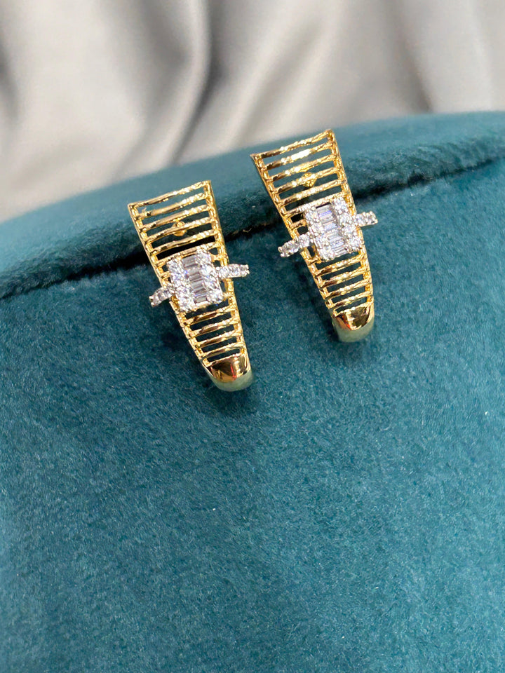 Contemporary Gold Wire Choker Necklace Set – With Baguette Diamond Detailing