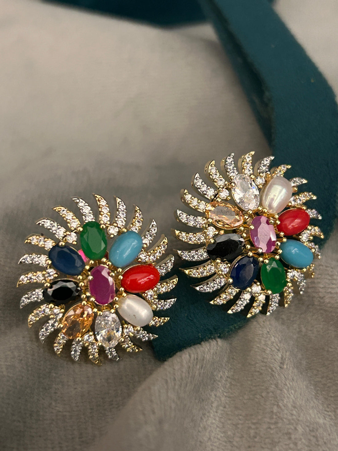 Navratna Radiance Designer Pendant Set