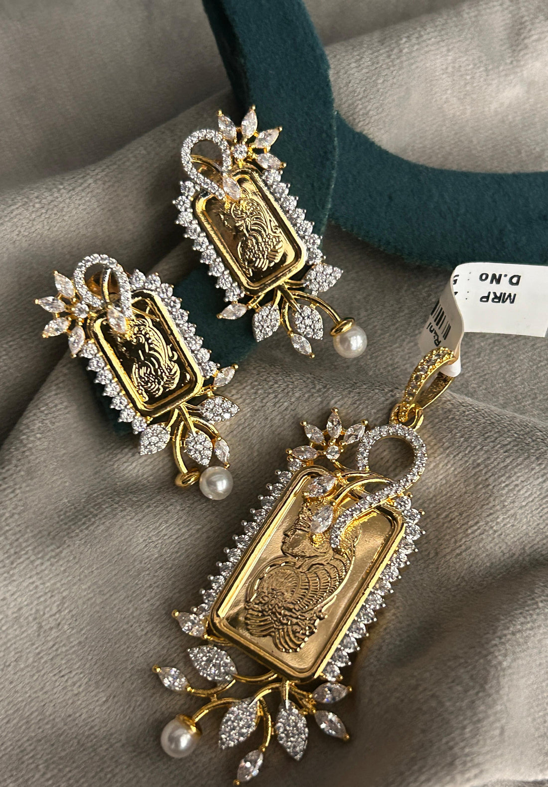 Ginni Peacock Royal Grace Pendant Set