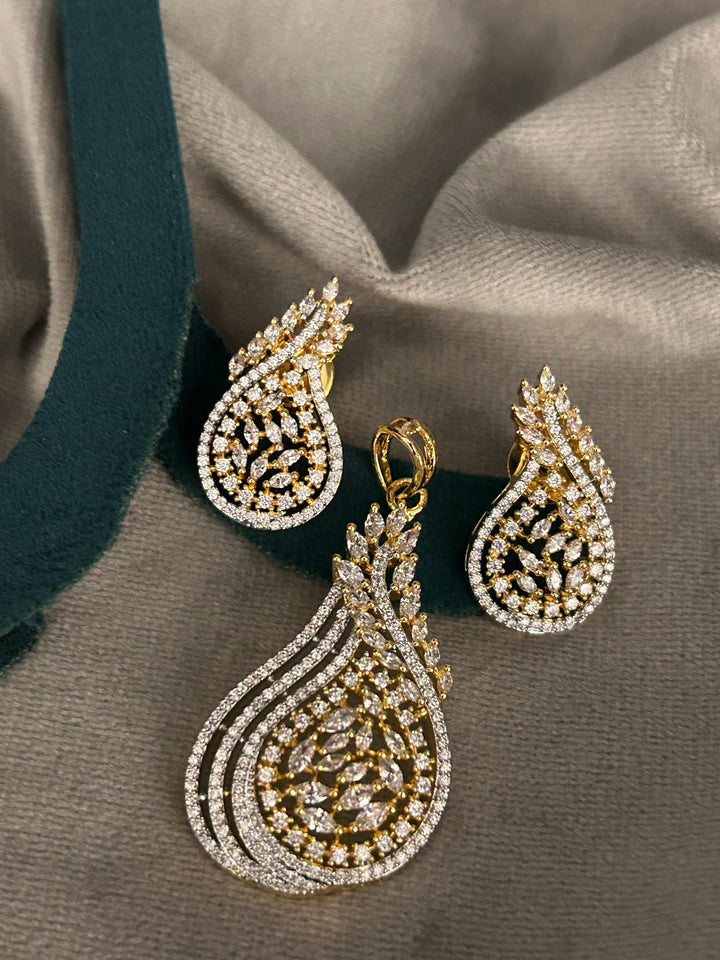 Golden Regal Paisley Pendant Set