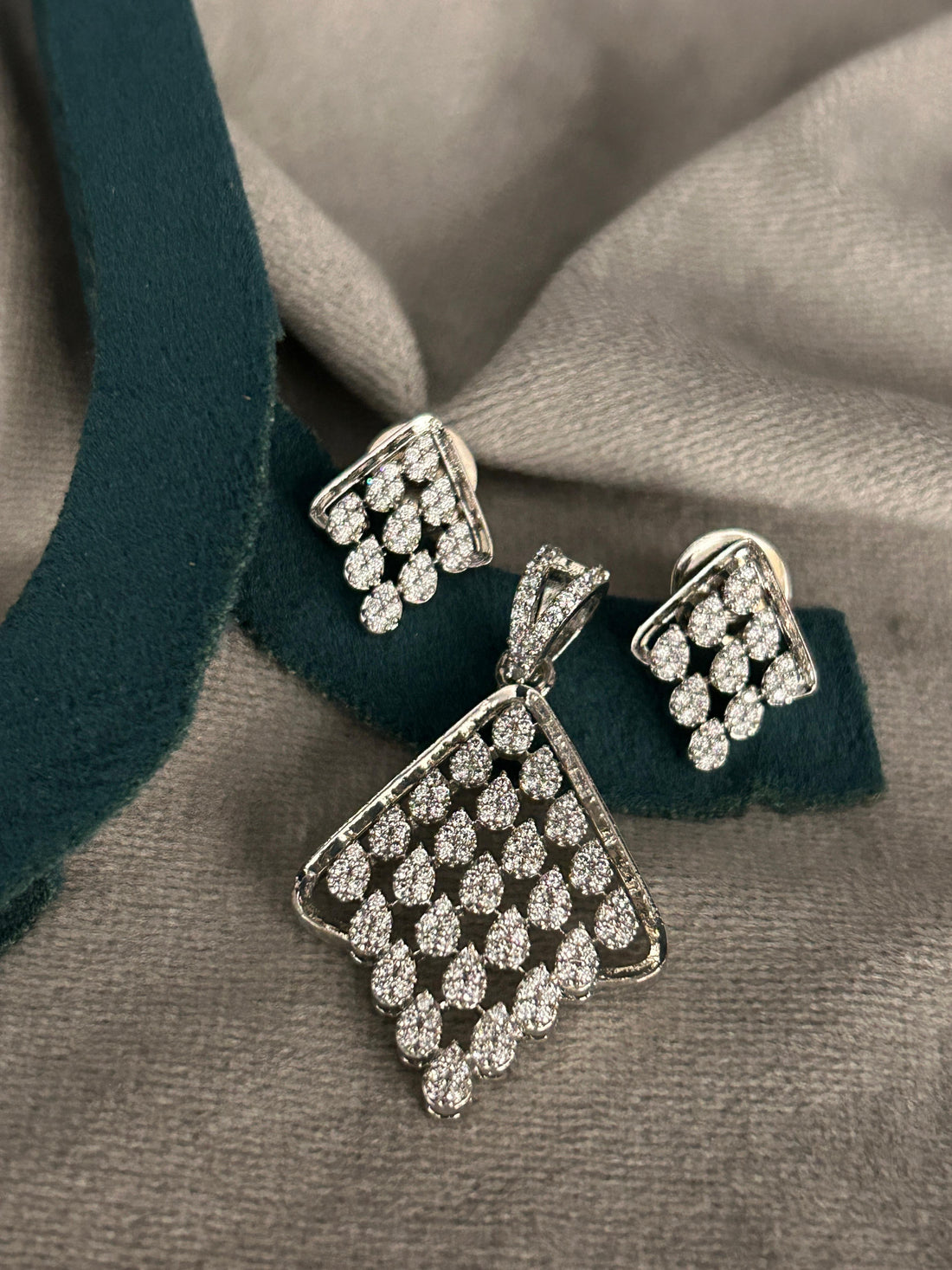 Silver Teardrop Cluster Pendant Set