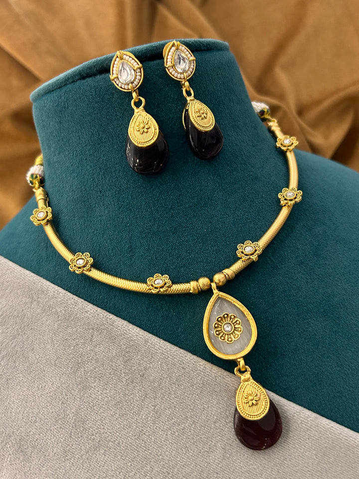 Elegant Matte Gold Drop Pendant Necklace Set with Black Stone Beads