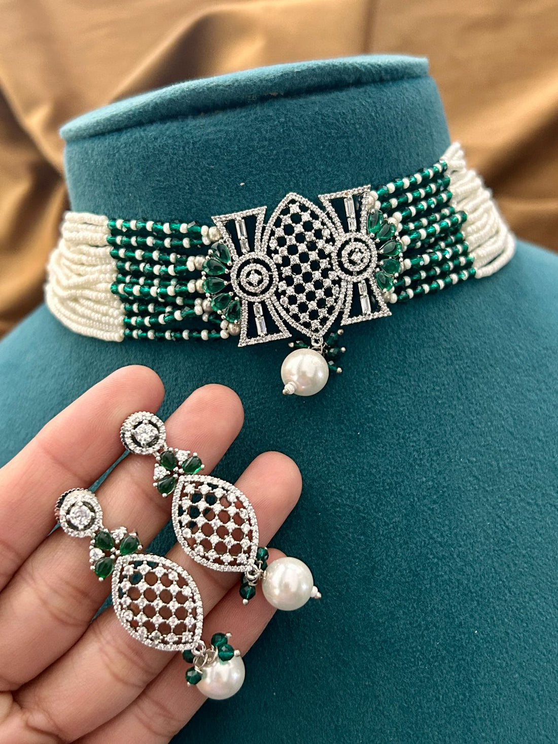 Pearl Emerald Net Motif Choker Set