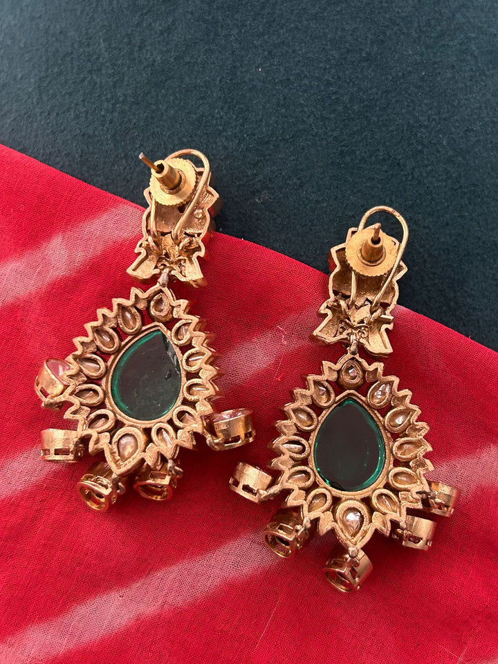 Royal Green Kundan Choker Necklace Set with Earrings & Maang Tikka