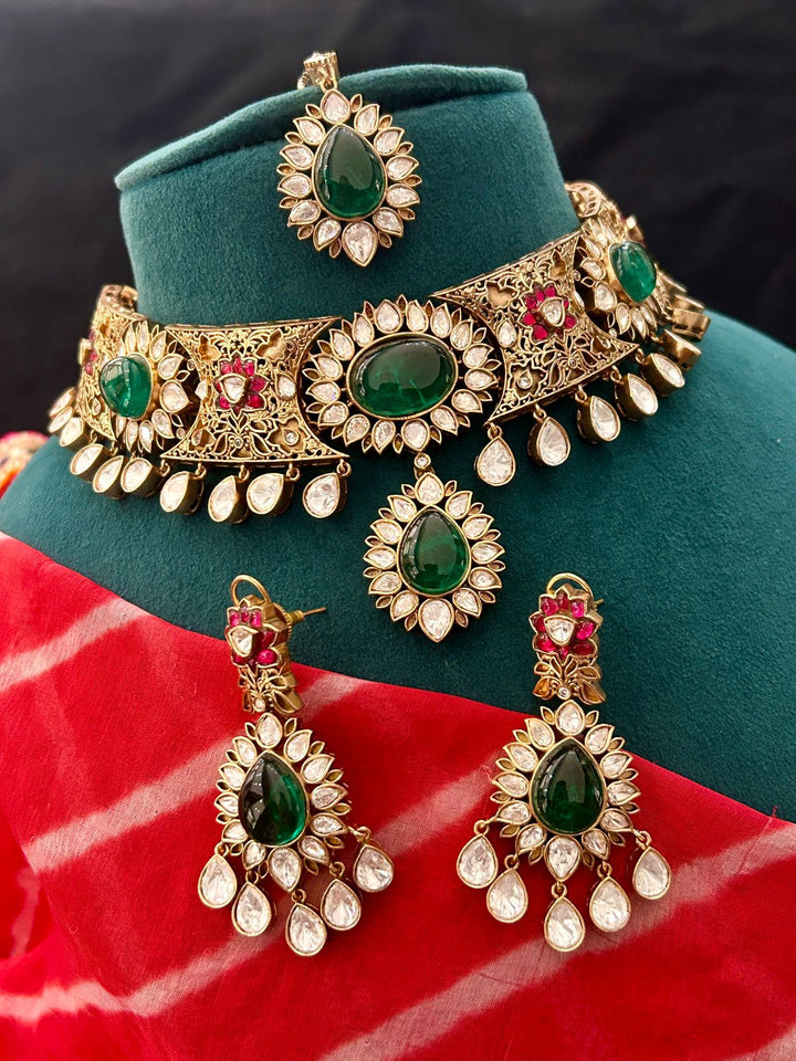 Royal Green Kundan Choker Necklace Set with Earrings & Maang Tikka