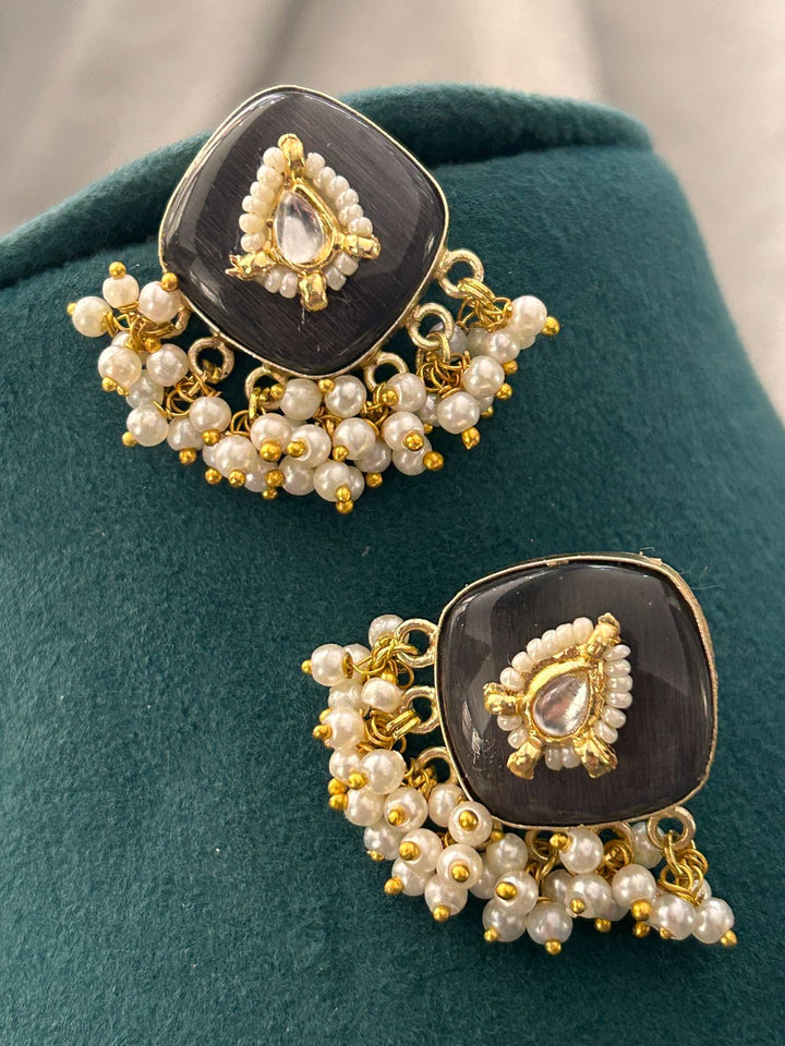 Heritage Black Stone Kundan Choker Necklace Set with Pearls