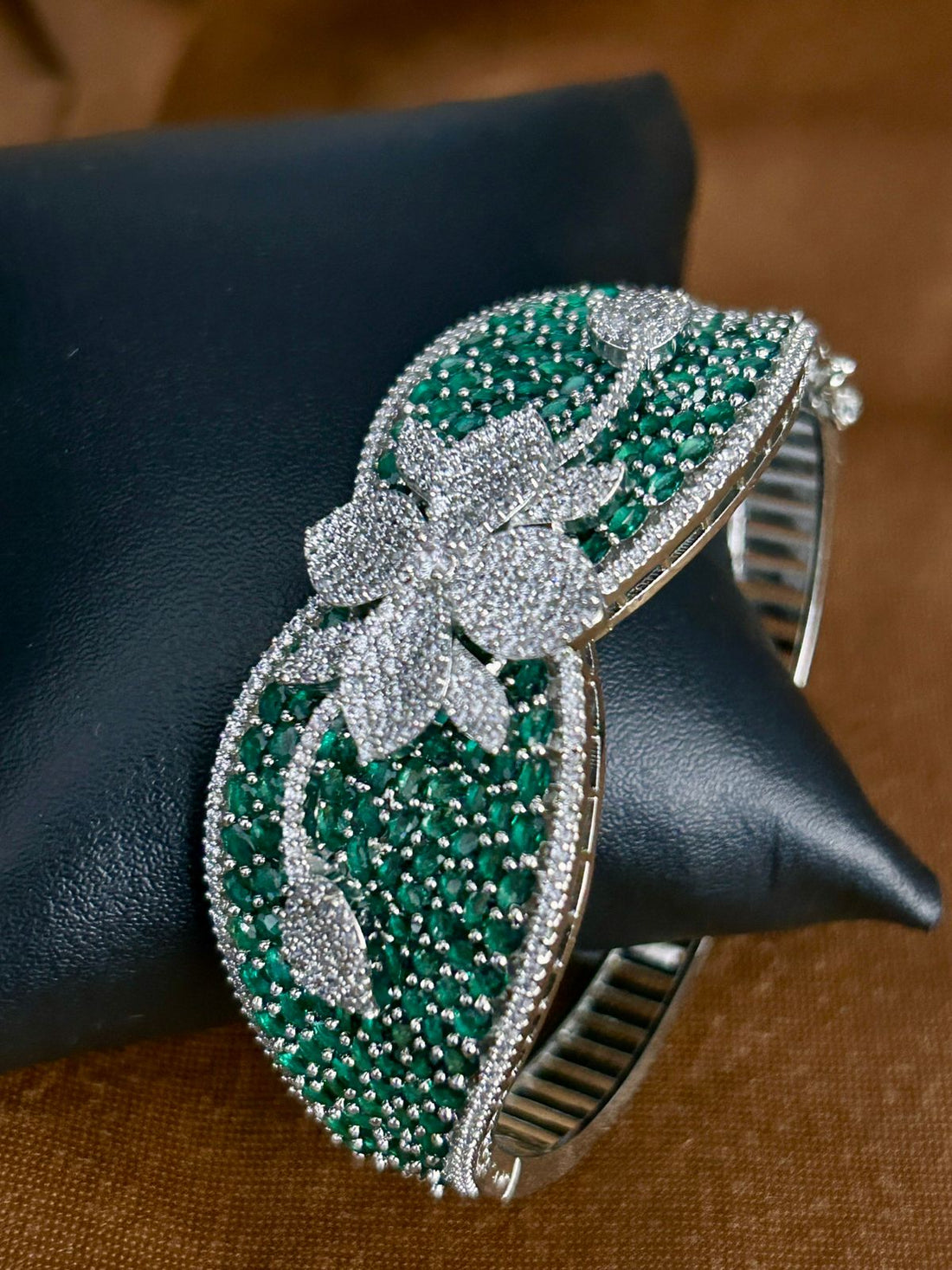 Emerald Green Floral Diamond Look Openable Bracelet