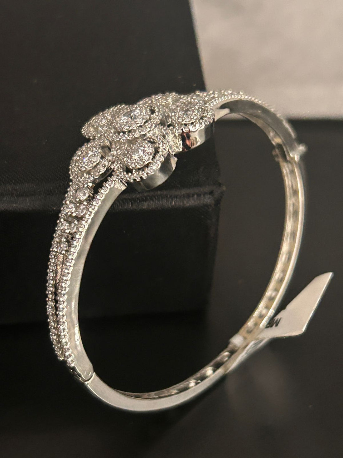 Sparkling Floral Diamond Openable Bracelet
