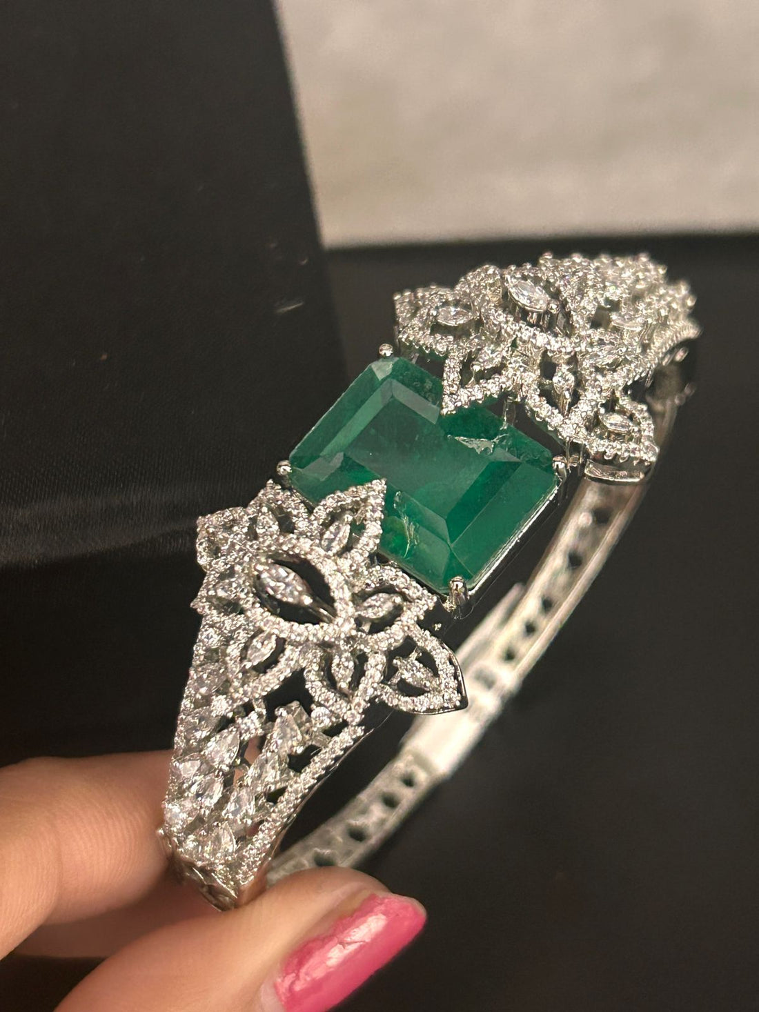 Royal Green Stone & Diamond Openable Bracelet