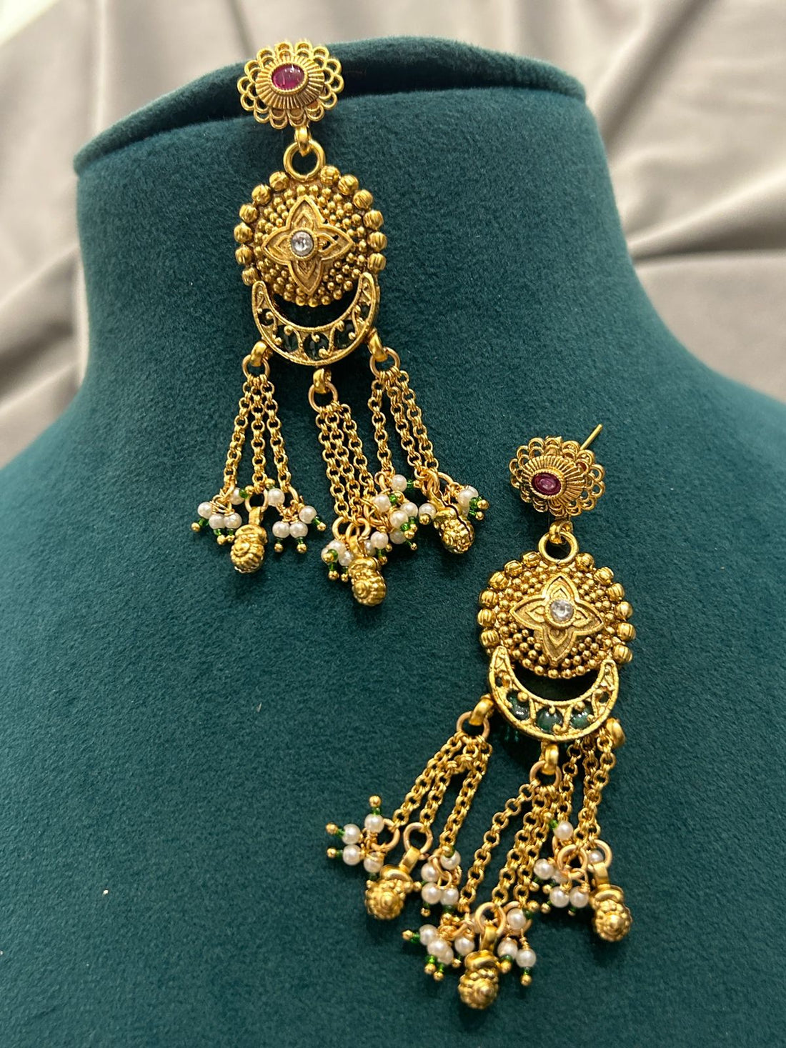 Antique Gold Temple Long Haar Necklace with Earrings – Multicolor Kundan & Pearl Work