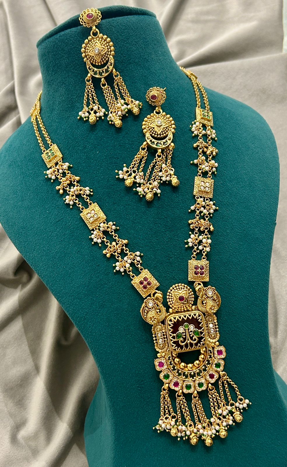 Antique Gold Temple Long Haar Necklace with Earrings – Multicolor Kundan & Pearl Work