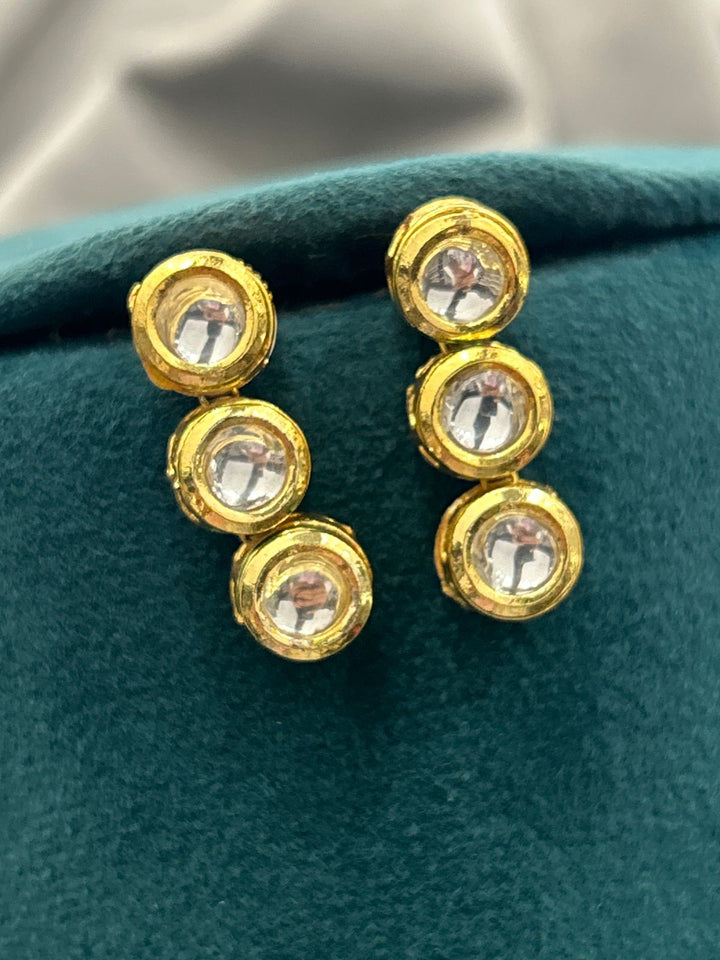 Minimal Kundan Necklace Set – Elegant Gold Finish with Classic Polki Stones