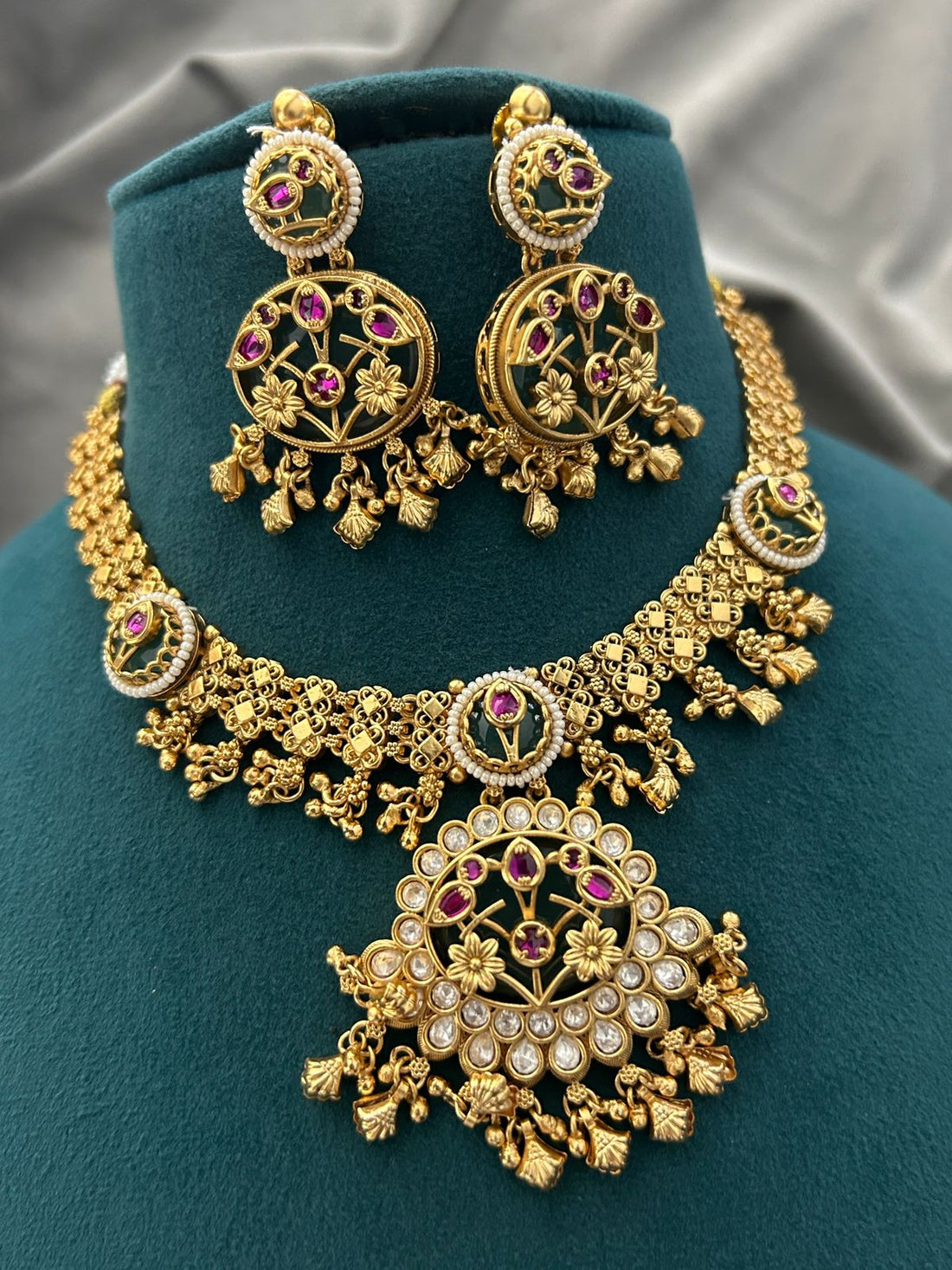 Antique Floral Kundan Necklace Set – Ruby Stone Temple Design with Gold Finish