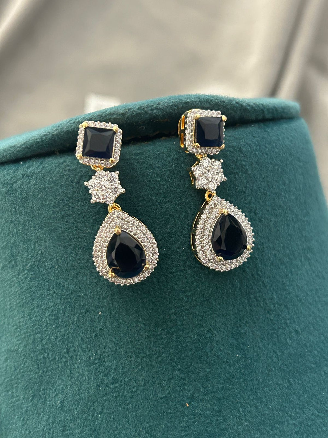 Luxury Black Stone Diamond Look Necklace Set