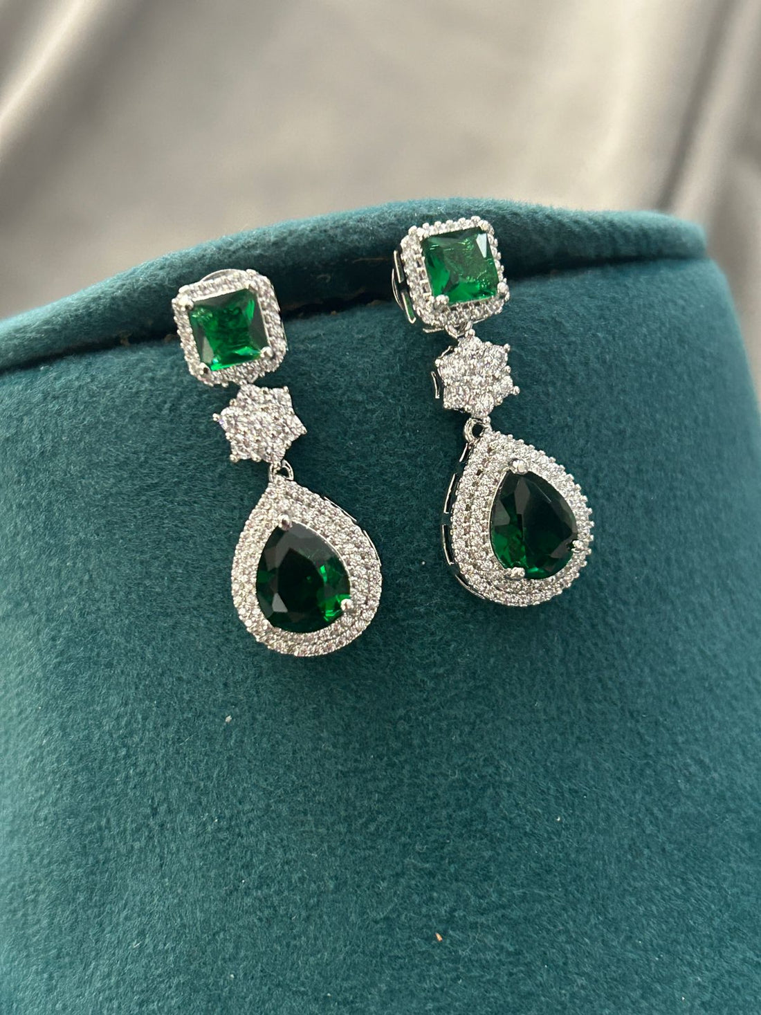 Classic Emerald Diamond Look Necklace Set