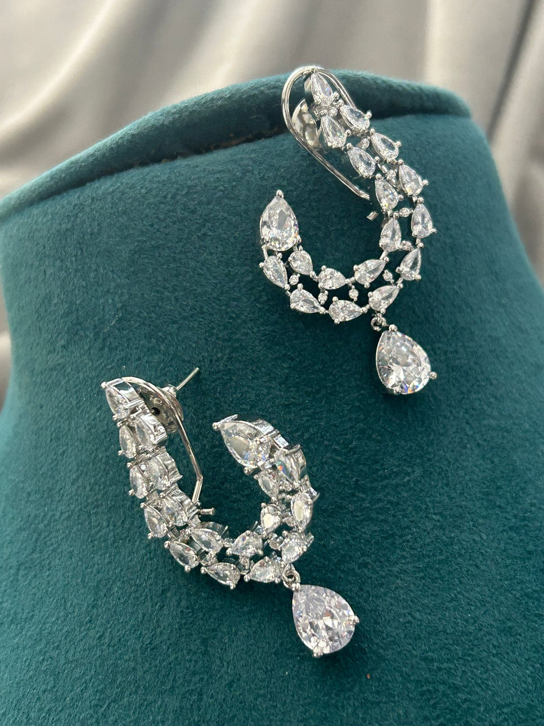 Classic Diamond Drop Choker Set