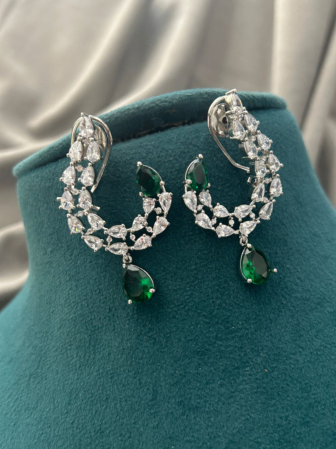 Emerald Drop Diamond Look Choker Set