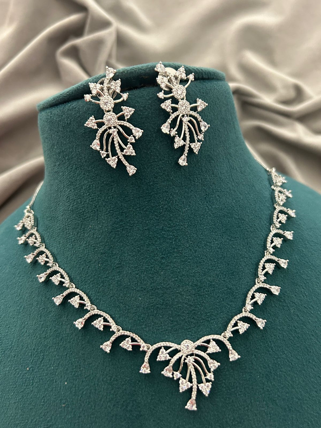 Graceful Diamond Vine Necklace Set