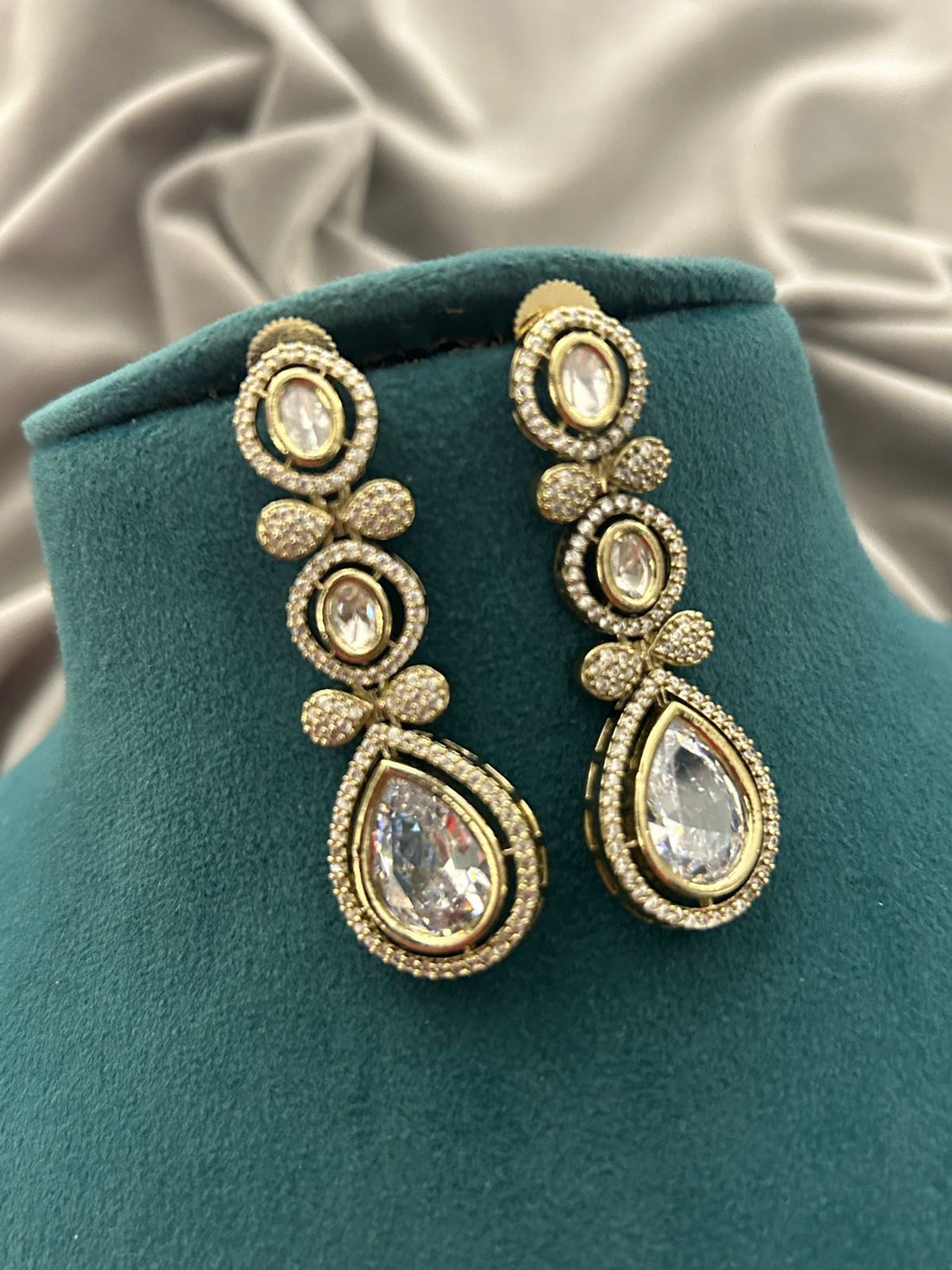 Royal Radiance Kundan Diamond Look Necklace Set