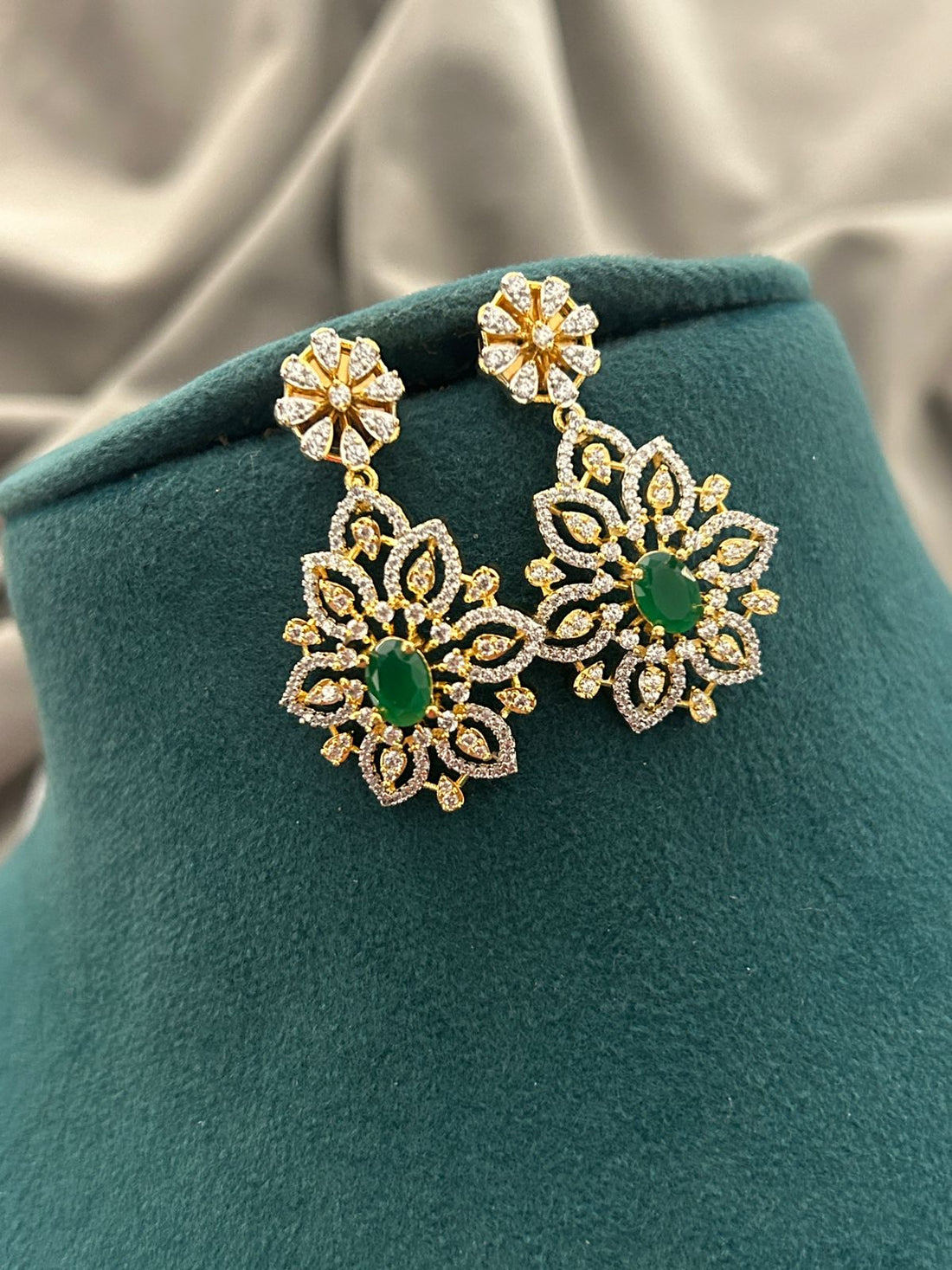 Emerald Floral Diamond Look Choker Necklace Set