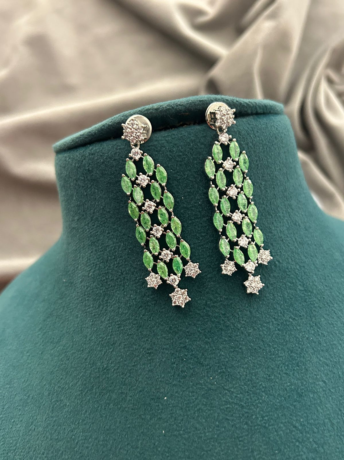 Emerald Blossom Diamond Look Necklace Set