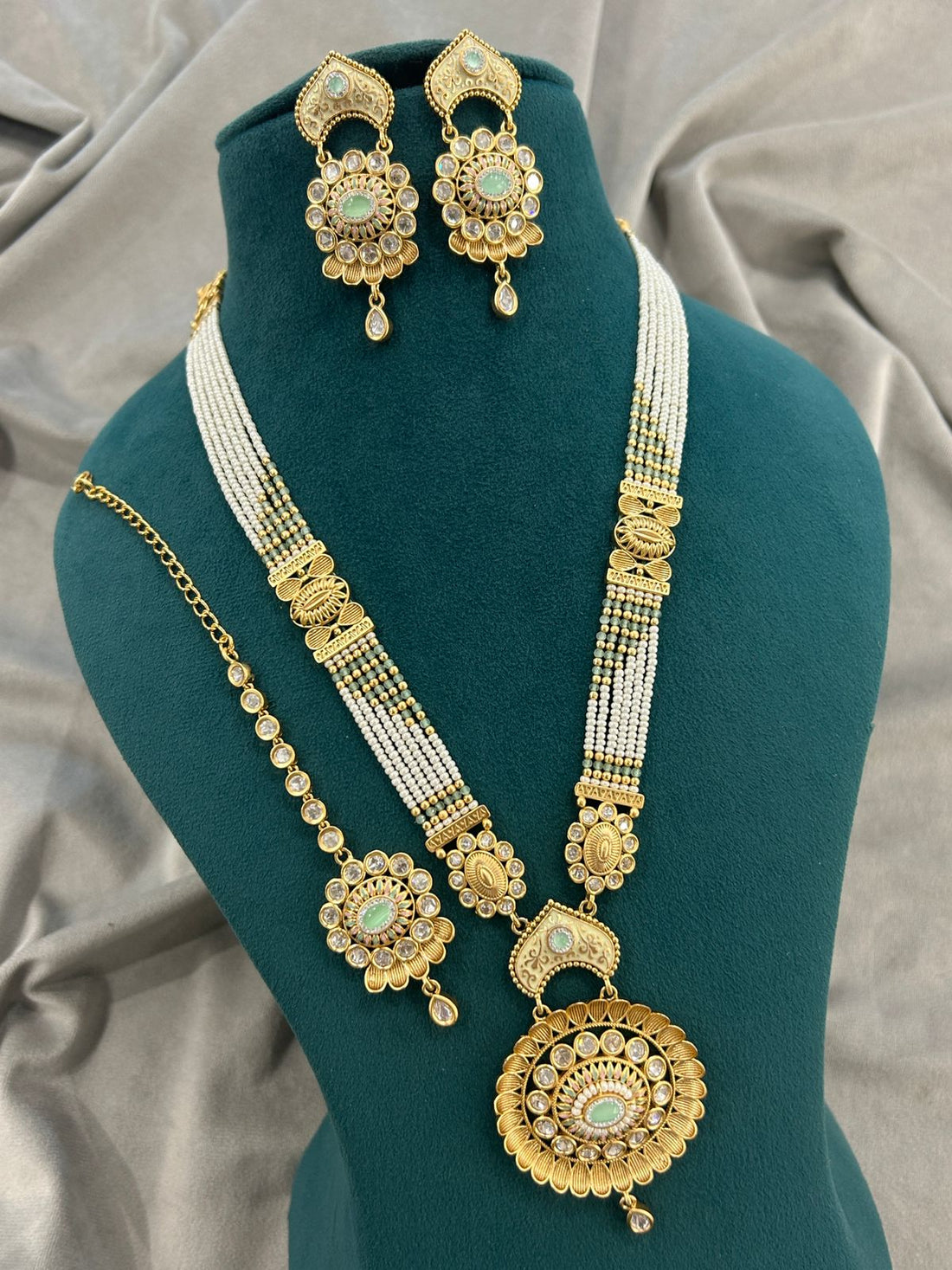 Antique Gold Kundan Necklace with Green Stone and Pearls