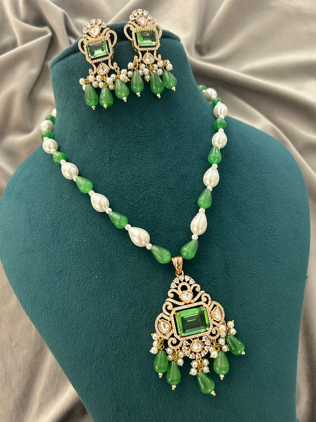 Emerald Green Kundan Necklace with Pearls and Drops