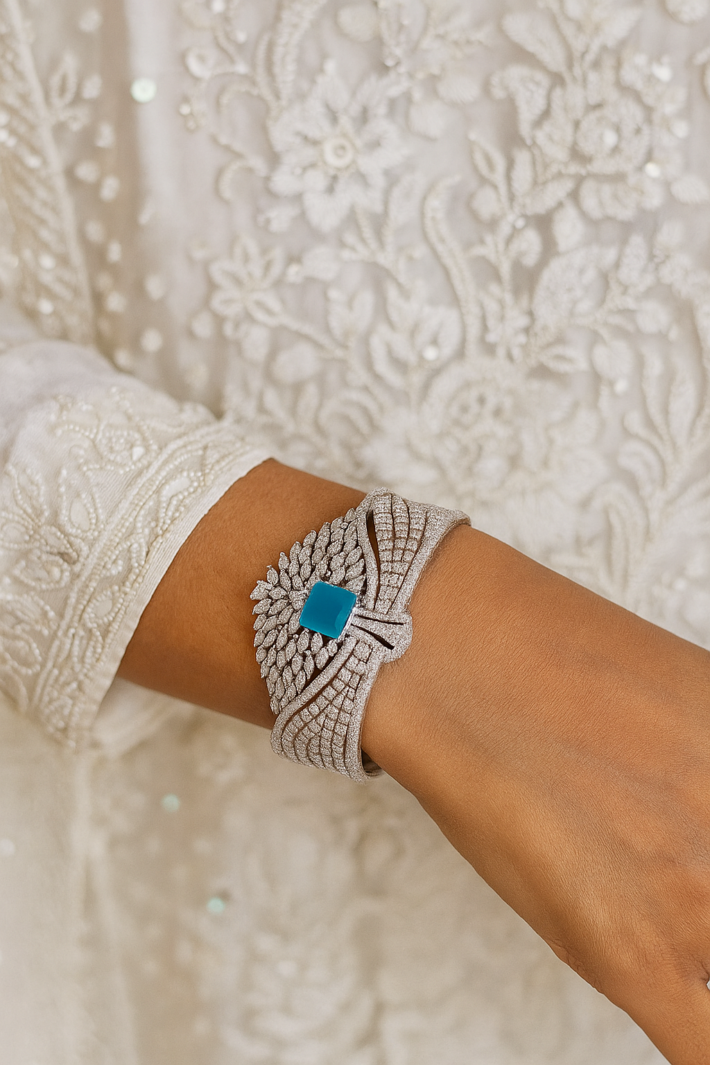 Blue Stone Diamond Look Openable Bracelet