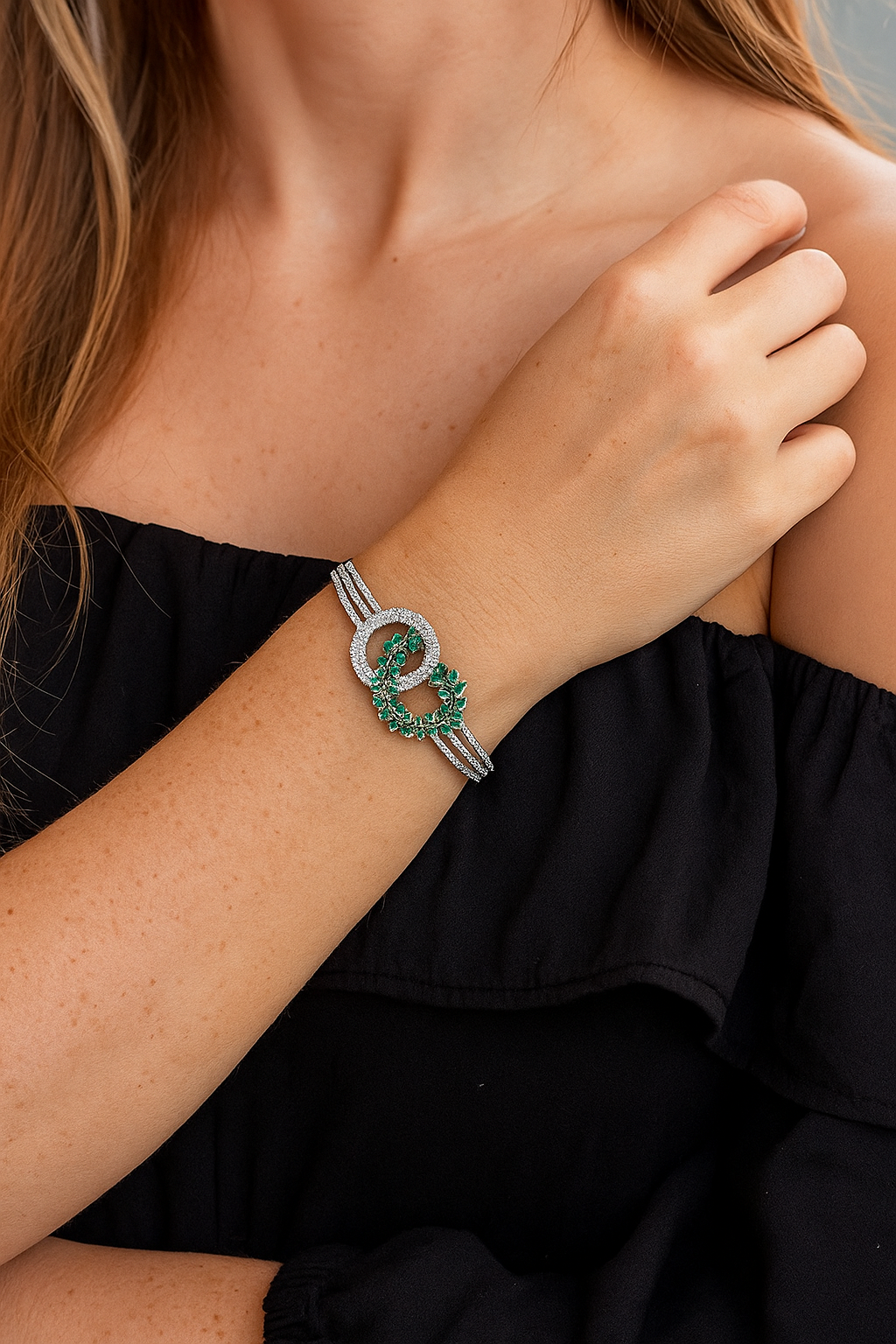 Emerald Circle Openable Bracelet