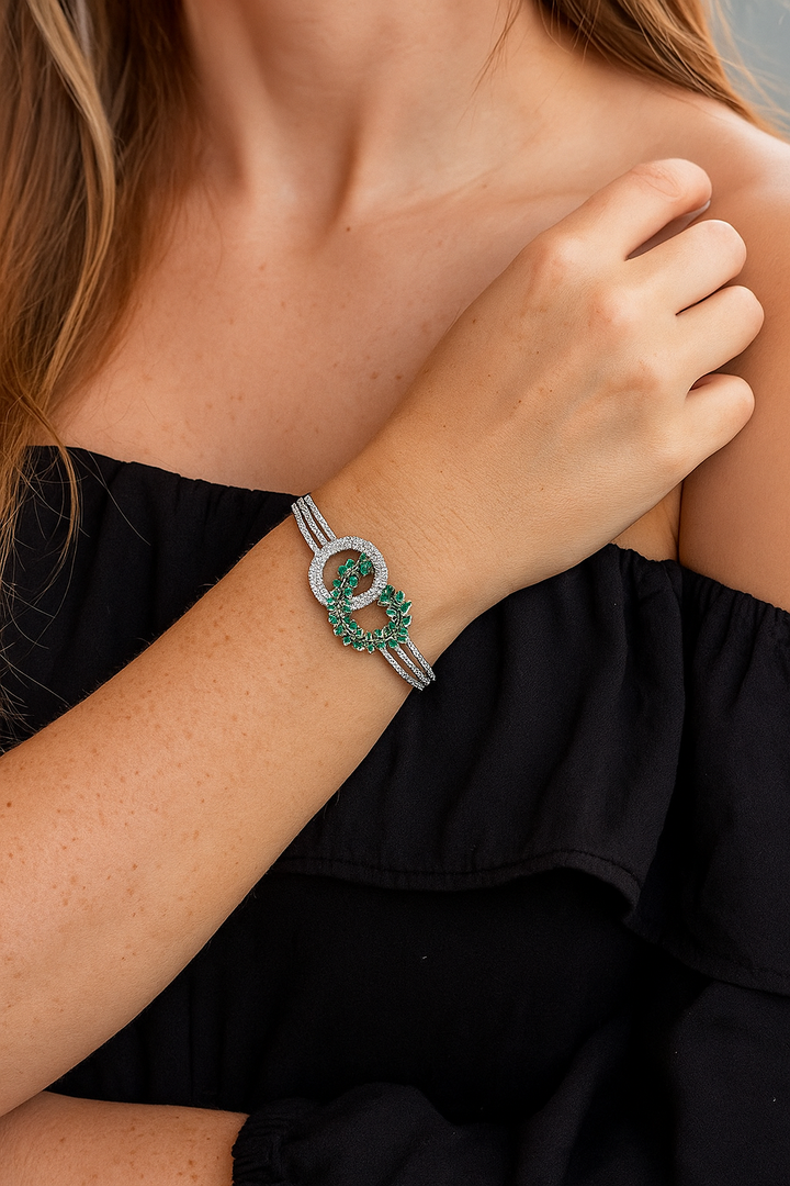 Emerald Circle Openable Bracelet