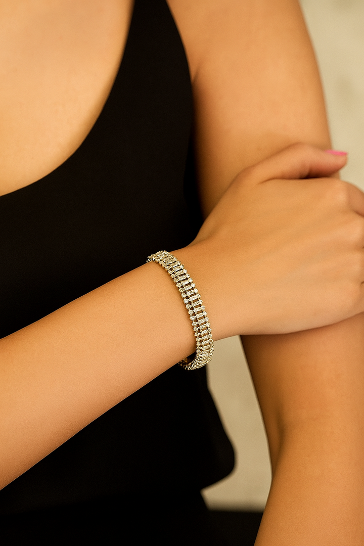 Elegant Baguette Stone Openable Bracelet