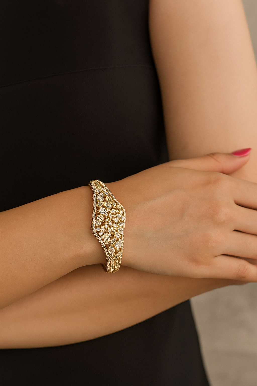 Elegant Diamond-Studded Openable Bracelet