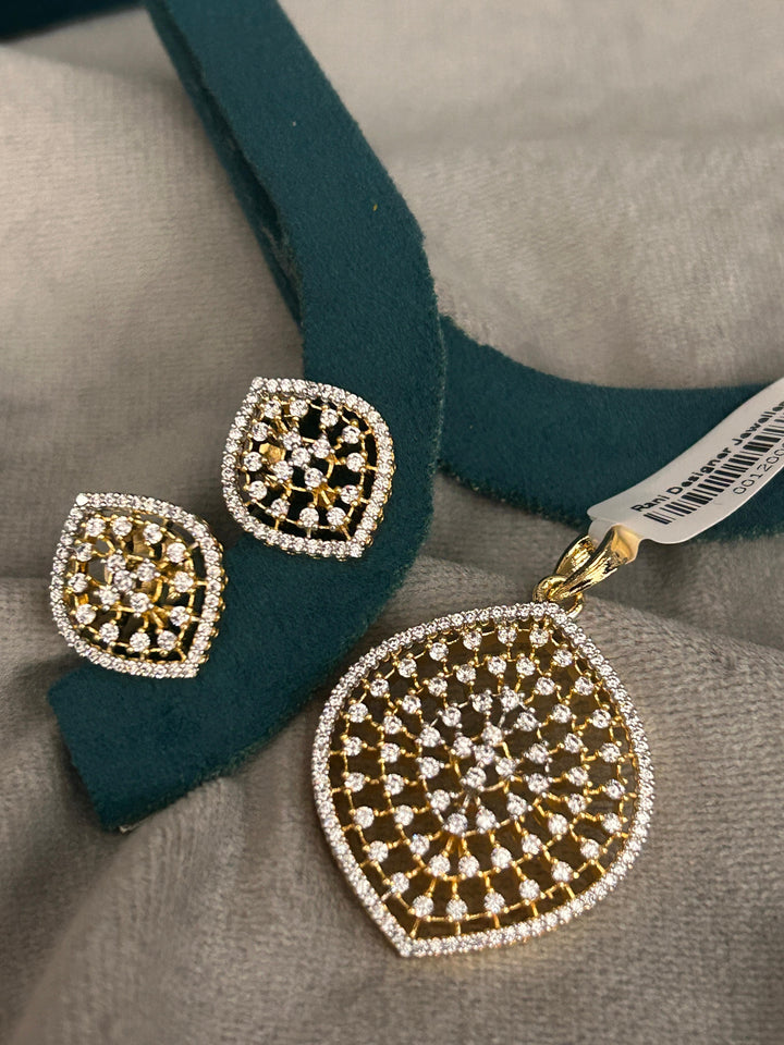 Golden Net Sparkle Pendant Set