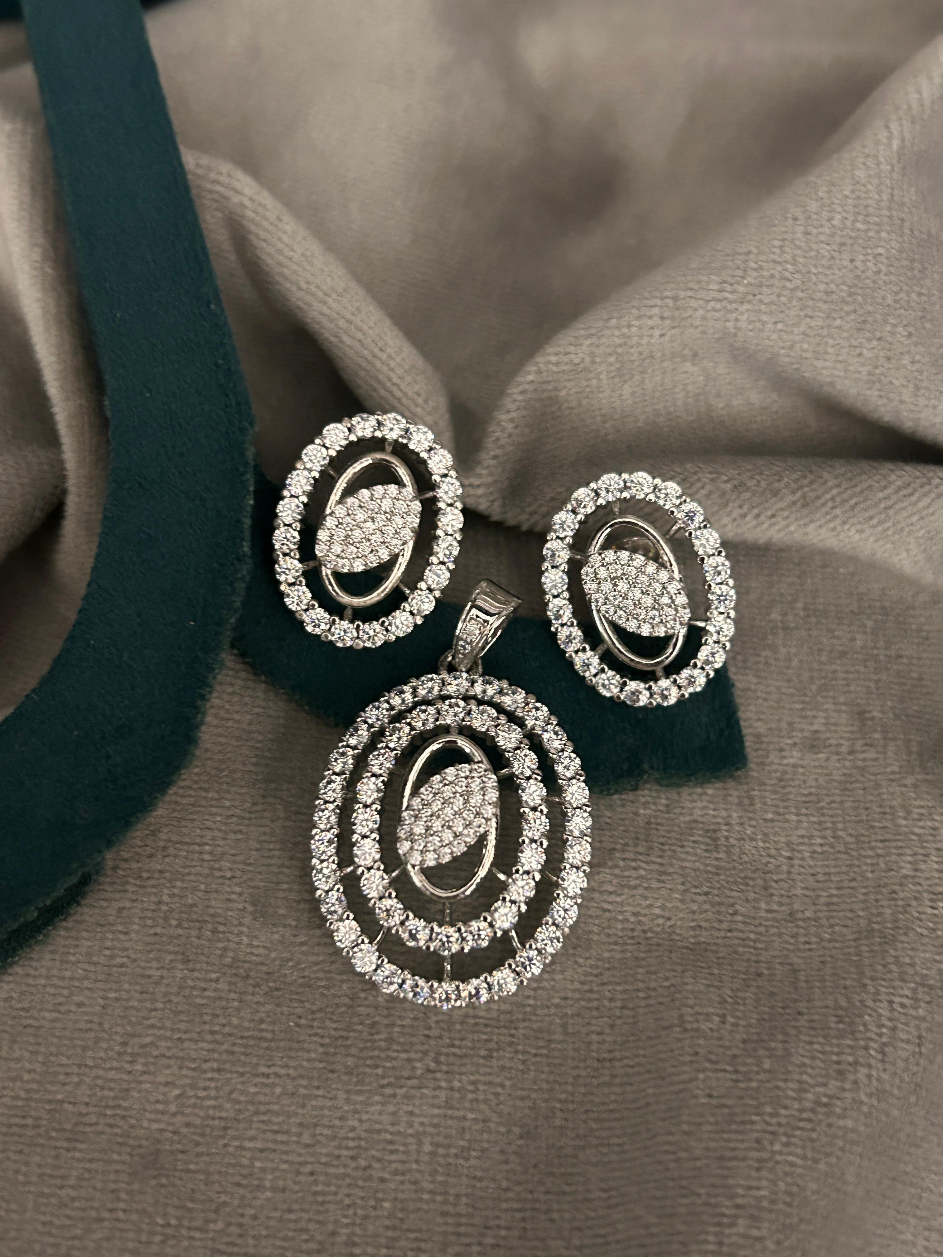 Silver Orbit Oval Pendant Set