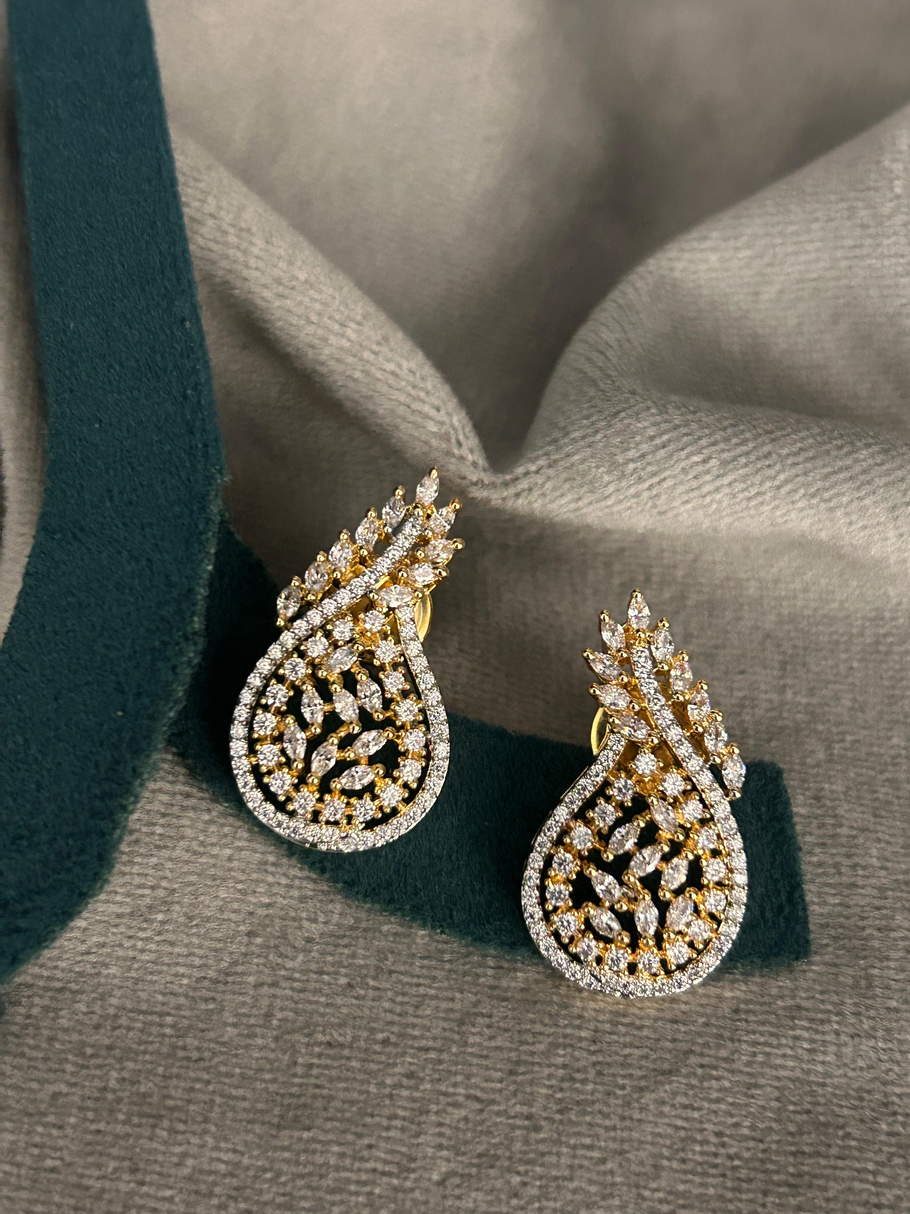 Golden Regal Paisley Pendant Set