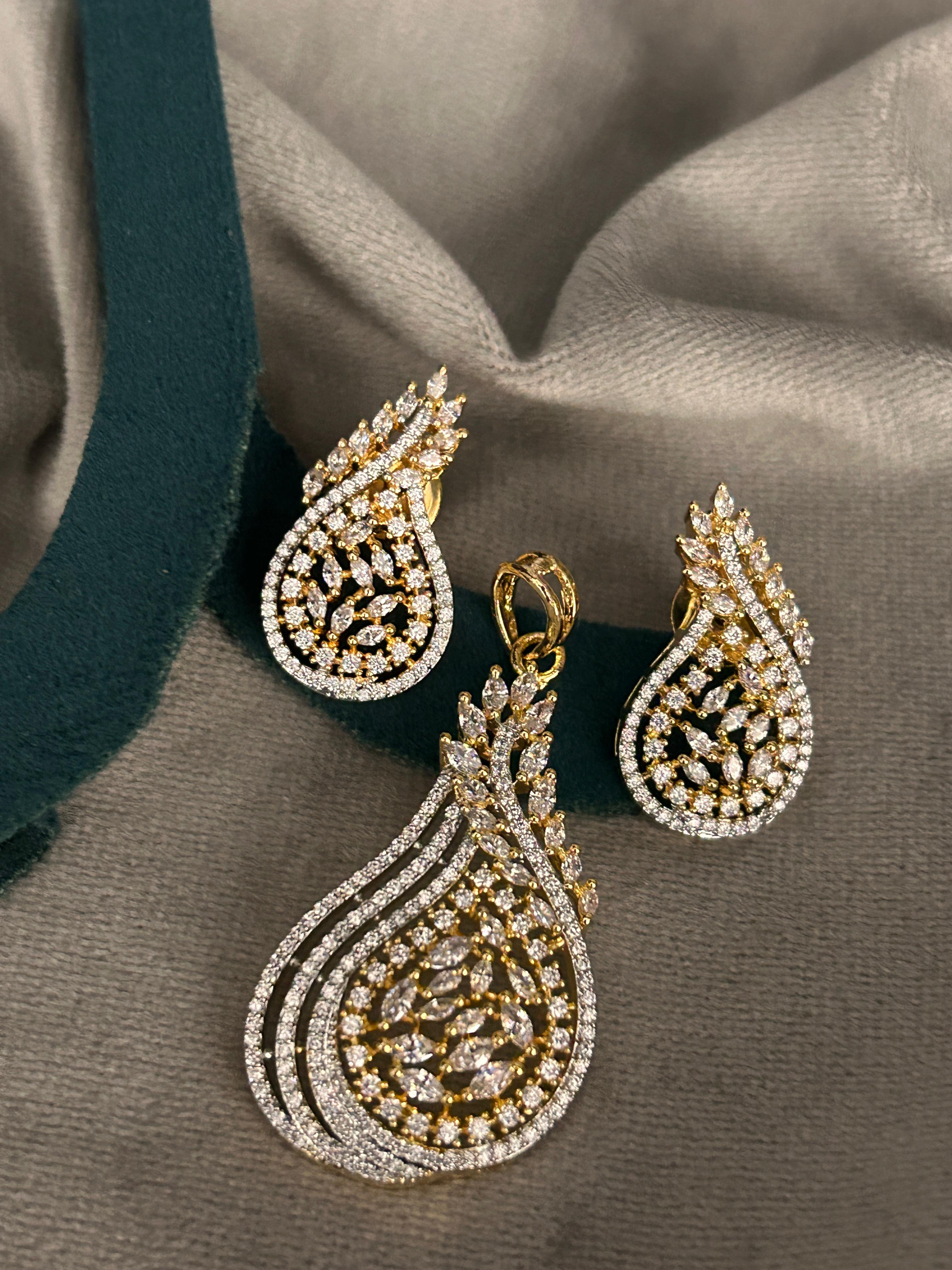 Golden Regal Paisley Pendant Set