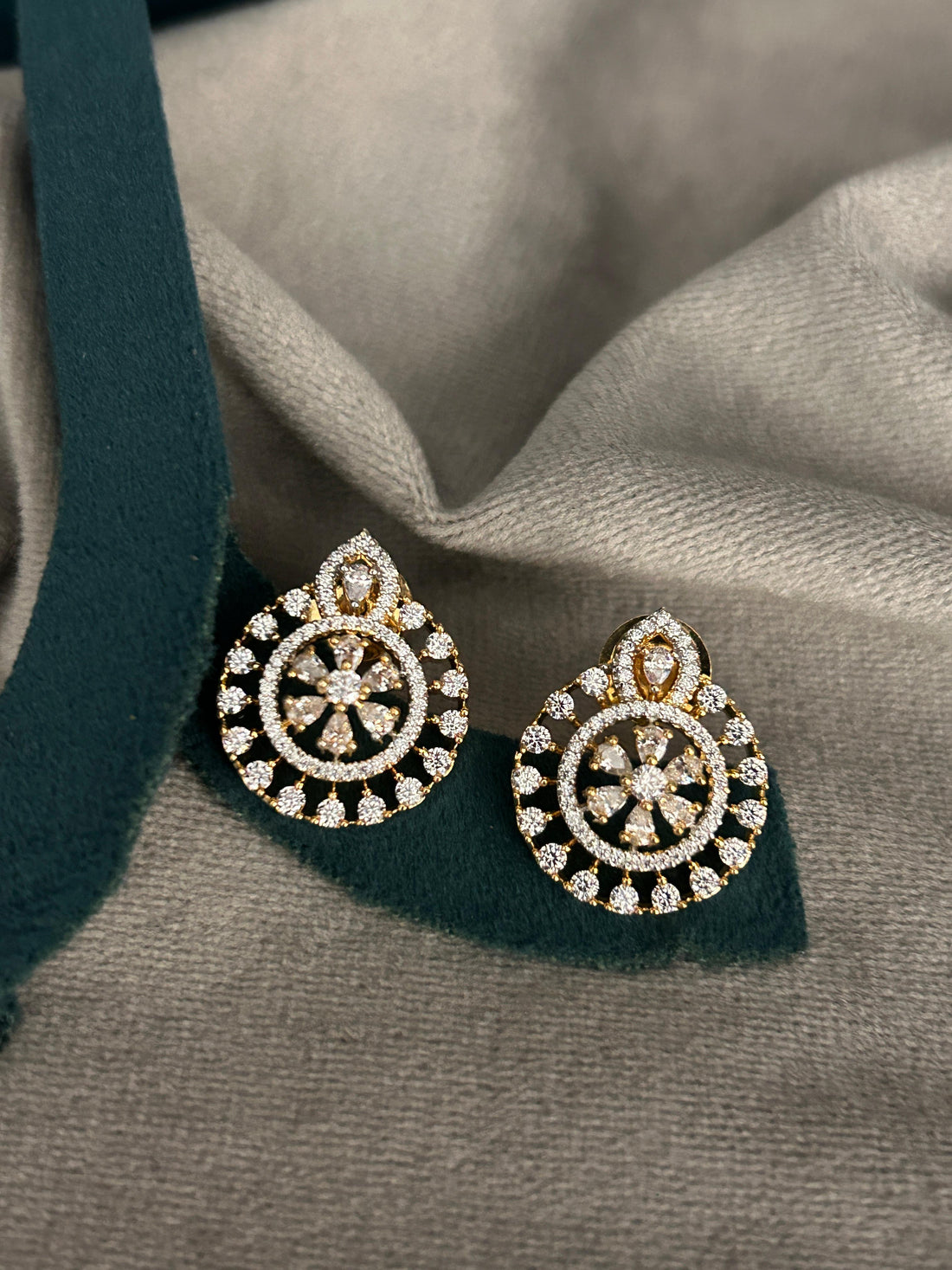 Golden Royal Radiance Pendant Set
