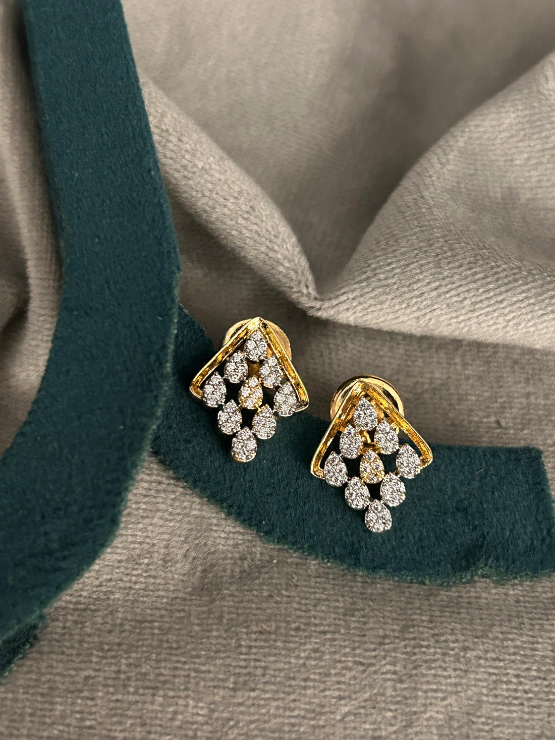 Golden Teardrop Cluster Pendant Set