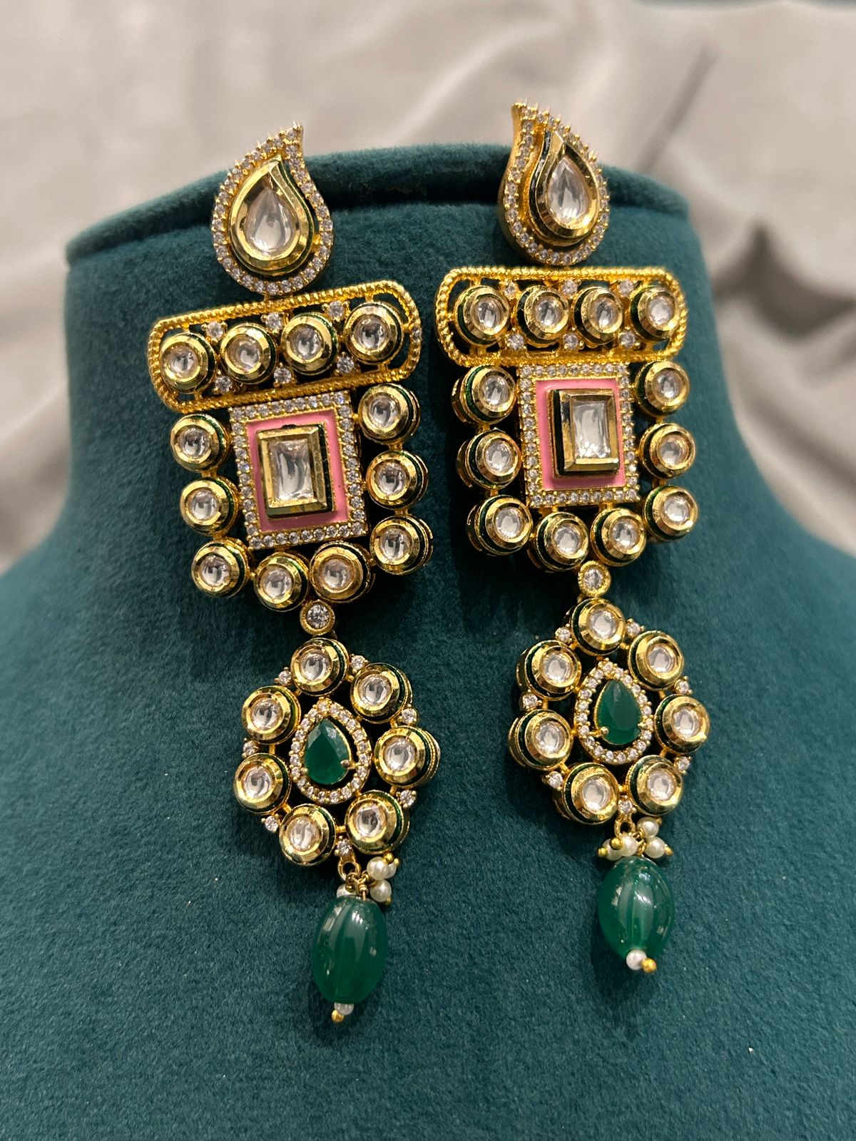 Green Beaded Kundan Pendant Necklace Set with Geometric Detailing