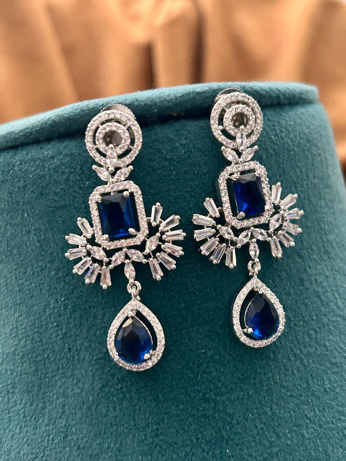 Royal Sapphire Blue Diamond Choker Set with Earrings