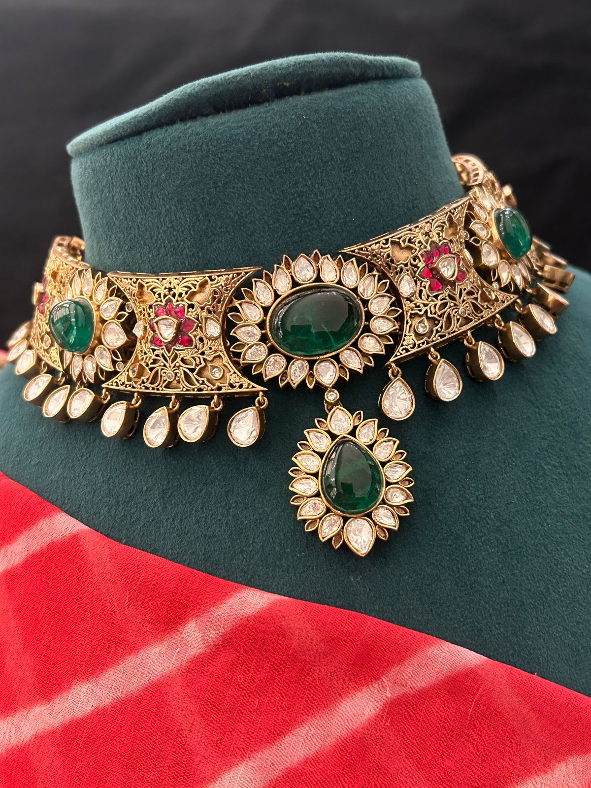 Royal Green Kundan Choker Necklace Set with Earrings & Maang Tikka