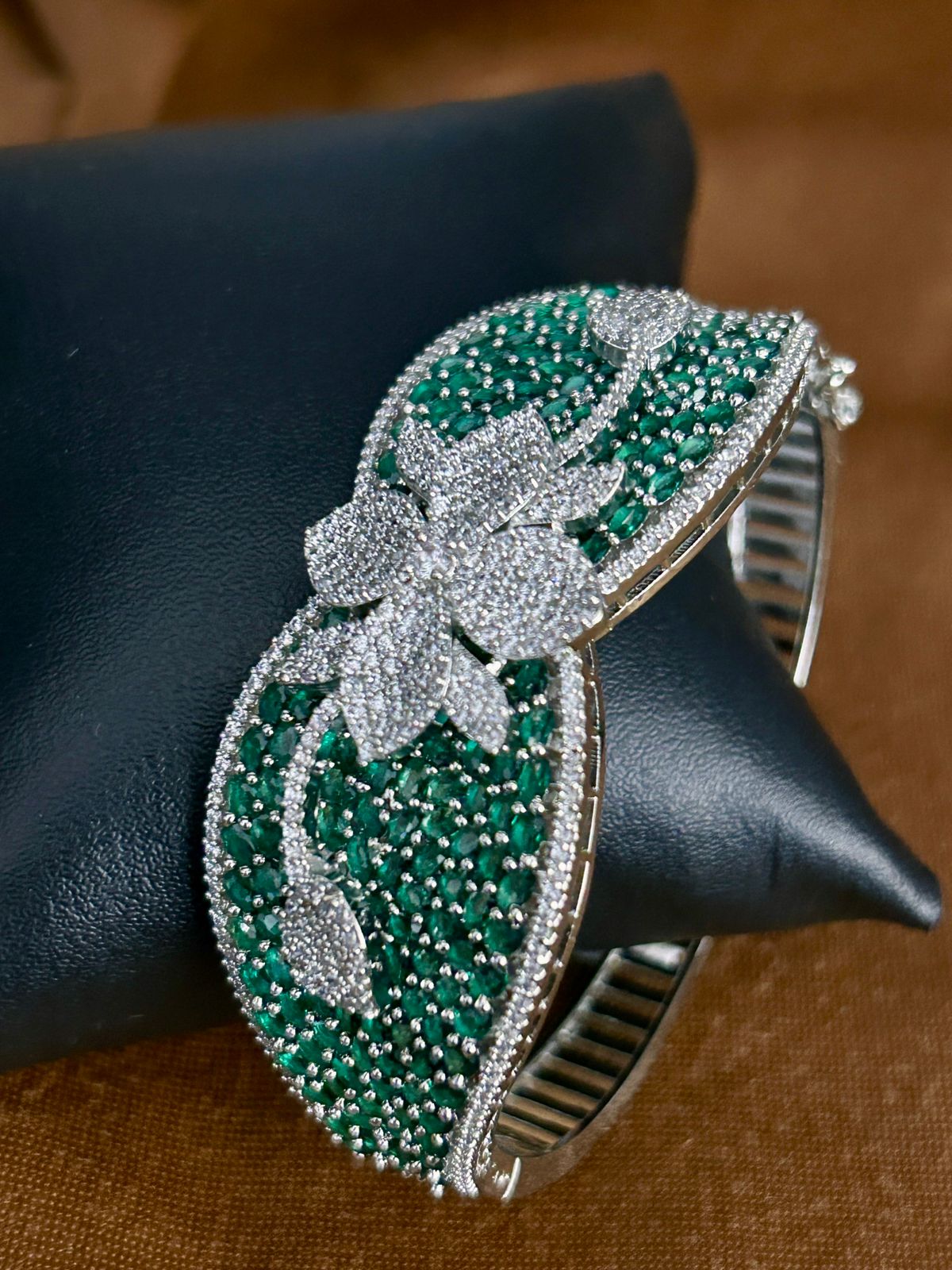 Emerald Green Floral Diamond Look Openable Bracelet