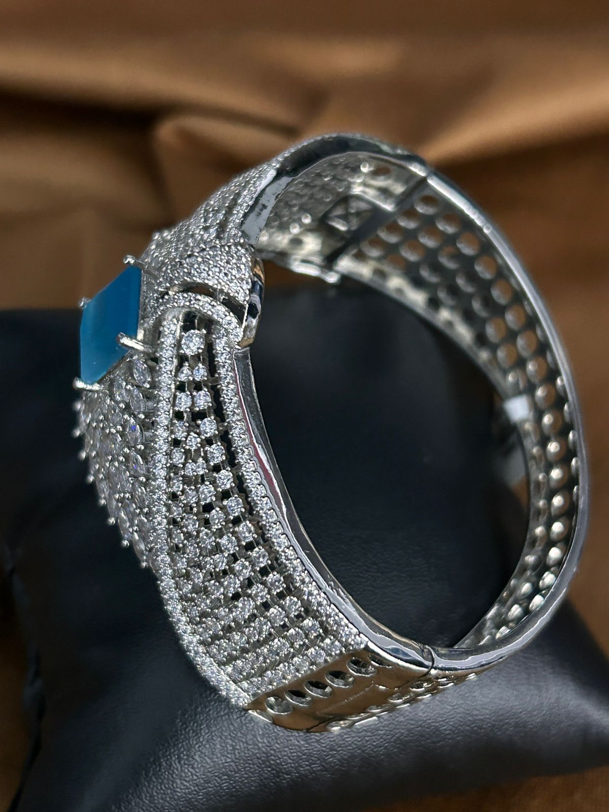 Blue Stone Diamond Look Openable Bracelet