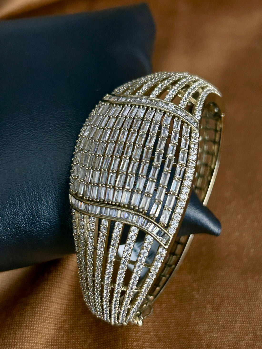 Diamond Look Baguette Stone Openable Bracelet