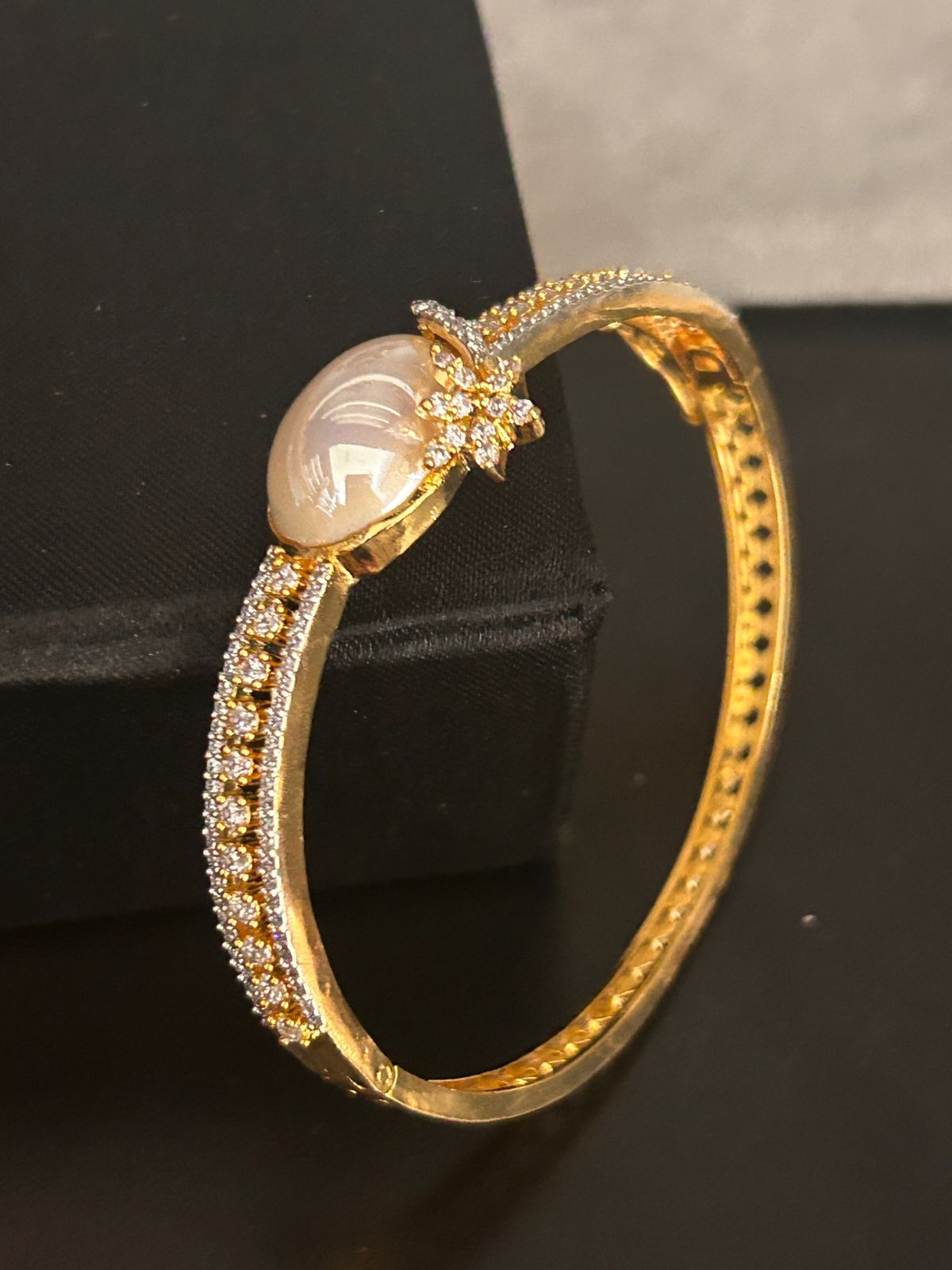 Golden Mother of Pearl Openable Bracelet