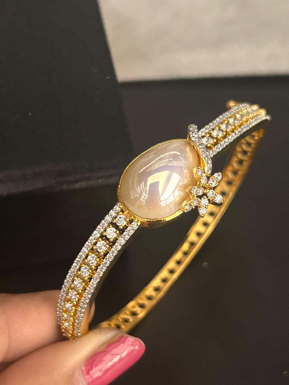 Golden Mother of Pearl Openable Bracelet