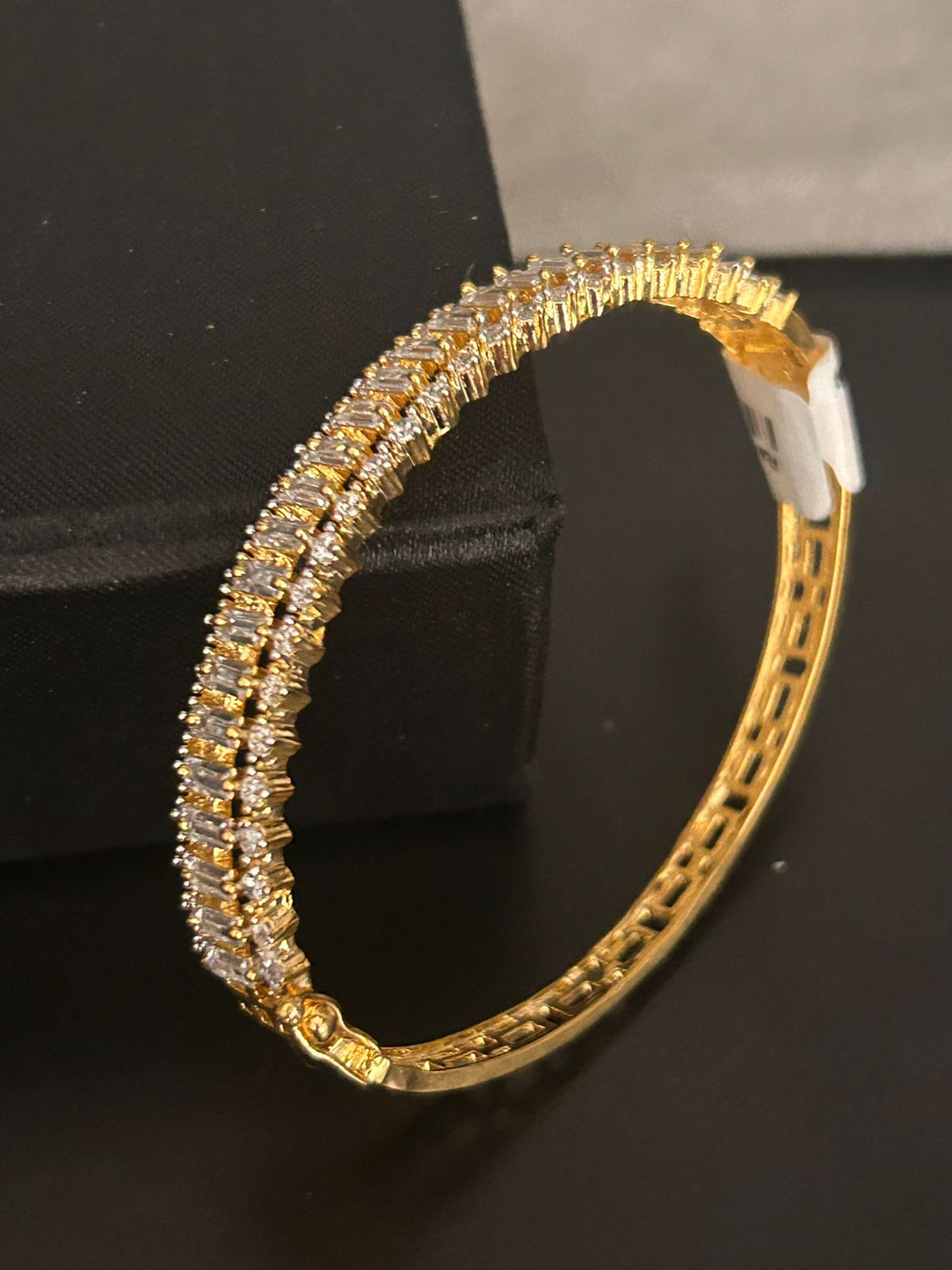 Elegant Baguette Stone Openable Bracelet