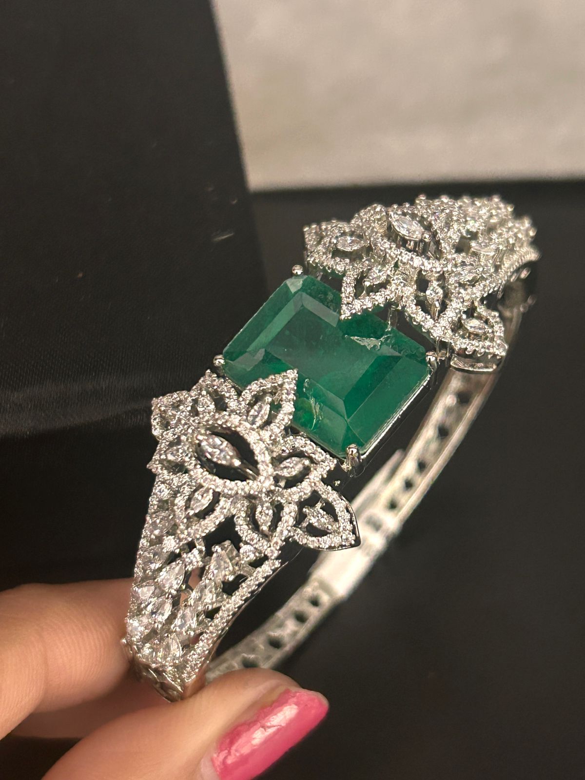 Royal Green Stone & Diamond Openable Bracelet